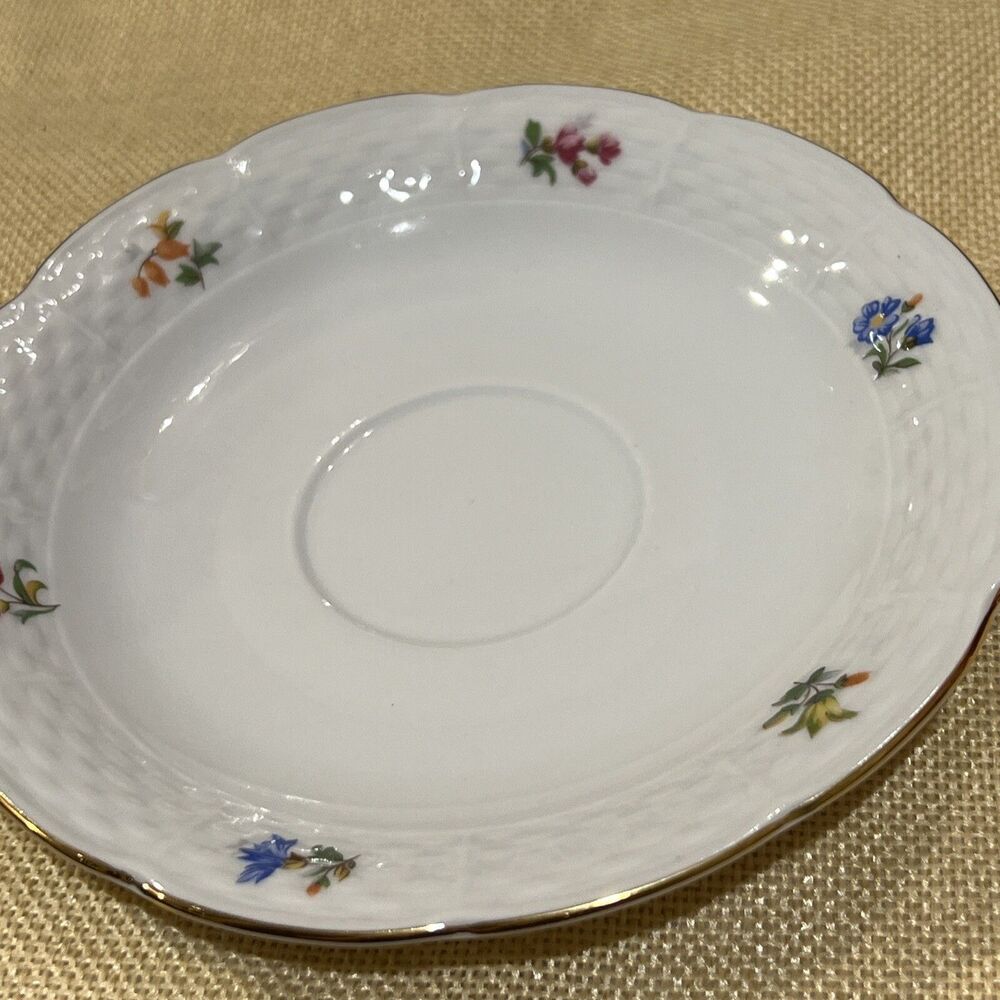 Vintage TK Thun Czechoslovakia Tradition Pattern Porcelain Saucer Gold Rim 6”💖